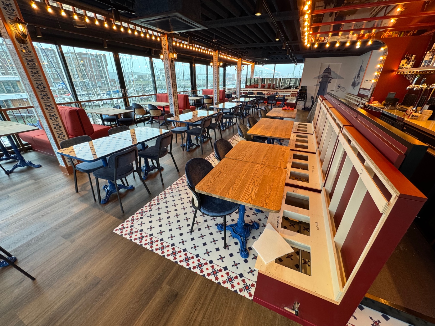 Restaurant Oma Toos, PVC stroken in horecakwaliteit